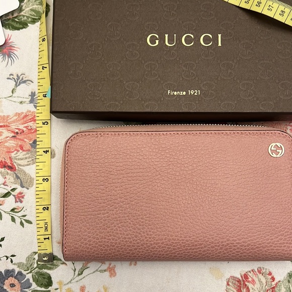 Pink Leather Gucci Logo wallet - Picture 3 of 6